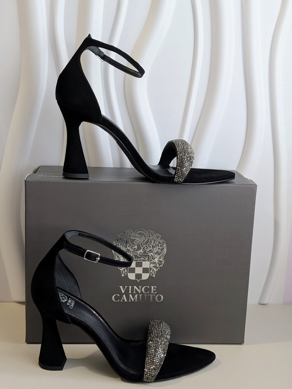NIB Vince Camuto Aylen Rhinestone Heels Black Size 8